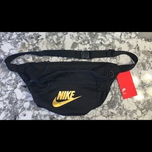 Nike tech hip pack with tags